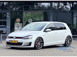 Volkswagen Golf 2.0 TSI GTI Performance | DSG | Navi | Trekhaak | Led | Stoelverwarming | 1e Eigenaar