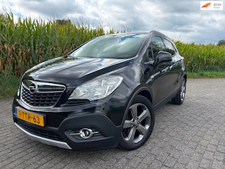 Opel Mokka 1.4 T Cosmo - trekhaak - navi - agr stoelen -18"l.m. velgen - privat glas