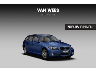 BMW 3-serie Touring 318i Luxury Line | 1e eigenaar | Origineel NL | Stoelverwarming | Xenon | Navigatie | Bluetooth | Cruise control | Lichtpakket | Sportstuur | Climate control | Trekhaak
