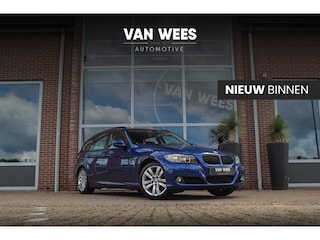BMW 3-serie Touring 318i Luxury Line | 1e eigenaar | Origineel NL | Stoelverwarming | Xenon | Navigatie | Bluetooth | Cruise control | Lichtpakket | Sportstuur | Climate control | Trekhaak