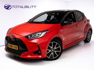 Toyota Yaris 1.5 Hybrid Launch Edition | Stoel- stuurverwarming | Trekhaak | HUD | Camera | Adaptive cruise Apple Carplay/Android Auto, Privacy glas, Keyless