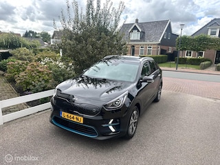 Kia Niro e-Niro ExecutiveLine 64 kWh SOH 100% SCHUIFDAK LEDER AFNEEMBARE TREKHAAK ACHTERUITRIJ CAMERA VOL OPTIES!!