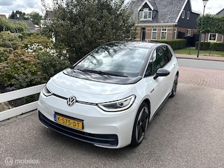 Volkswagen ID.3 First Plus 58 kWh SOH 92,5% PANORAMADAK IQ MATRIX LED MASSAGE STOELEN CAMERA SFEERVERLICHTING ZEER MOOIE AUTO!!