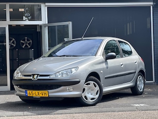 Peugeot 206 1.4 Gentry 1e EIG / CLIMA / ELEKT RAMEN / NAP