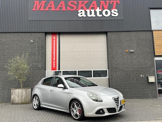 Alfa Romeo Giulietta 1.750 TBi 235pk Quadrifoglio Verde / Rood leder / Service history / INRUILKOOPJE!
