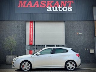 Alfa Romeo Giulietta 1.750 TBi 235pk Quadrifoglio Verde / Rood leder / Service history / INRUILKOOPJE!