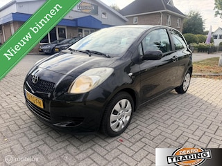 Toyota Yaris 1.3 VVTi Sol airco Nieuw model!