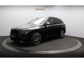 BMW X1 sDrive18i High Executive M-Sport / NAV / LED / 18'' LM velgen / Afn.Trekhaak / Privacy glass /Stoel. verw. / Climate / PDC