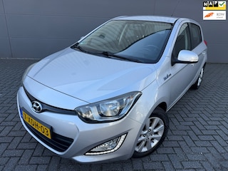 Hyundai i20 1.2i i-Deal*Airco*2eEigenaar*Velgen*APK*NAP*C-D-afstandsbediening