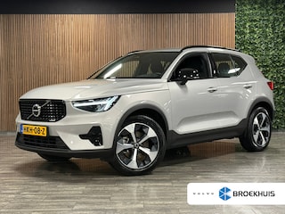 Volvo XC40 B4 Plus Dark | Trekhaak | Harman Kardon | All Season banden | Bestuurdersstoel elektrisch geheugen | Adaptieve Cruise Control | Stoel en Stuurwielverwarming | Google Infotainment | Parkeercamera | Pilot Assist | BLIS Dode Hoek Detectie | Keyless Drive | Parkeersensoren voor+achter | Passagiersstoel elektrisch | Elektrisch bedienbare achterklep | 19 Inch | Zitting verlenging voorstoelen | DAB Radio | Apple Carplay/Android Auto | Draadloos telefoon opladen | Volvo On Call met mobiele App functie | Silver Dawn Metallic |