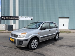 Ford Fusion 1.4-16V Cool & Sound 81 PK. Zeer fijn rijdende auto met slechts 142.000 KM !!! Alle keuringen toegestaan !!