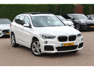 BMW X1 xDrive20i High Exe. M Sport 70.615 km! / Panoramadak / Camera / Head-up / Leder / Navigatie / 18'' / Stuur+Stoelverwarming / Cruise Control