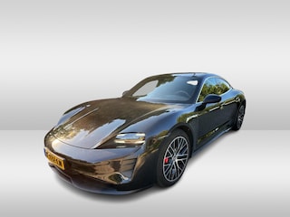 Porsche Taycan 4S Performance 84 kWh / Panoramadak / 360Camera / Head-up / Achterasbesturing / Passenger Display / Luchtvering / 20'' / Keyless / Sportdesign+Chrono / Ventilatie+Massage / Bose / Dodehoek / DAB / Cruise Control