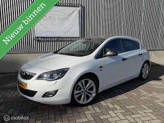 Opel Astra 1.4 Turbo 140pk Sport 2011 / Camera / groot Navigatie / Trekhaak / Xenon / NAP