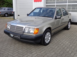 Mercedes-Benz 200-serie 200-500 (W124) 230 E Smetteloze auto met slechts 73906 KM !! Automaat + Airco