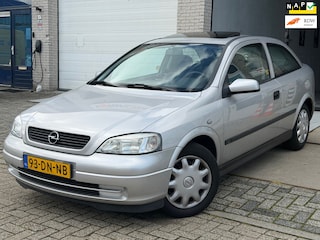 Opel Astra 1.6 Club/ AUTOMAAT/ 3drs/ nap/ goed onderhouden/ 1jaar apk/ pano/ EL-ramen/ zeer nette auto.