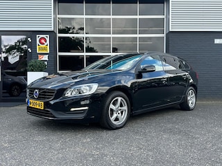 Volvo V60 2.0 T3 Kinetic, Airco, Bluetooth, Cruise, Trekhaak, Radio, Stuur/ Stoelverwarming