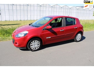 Renault Clio 1.5 dCi Authentique 5 Drs met navigatie en Airco