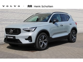 Volvo XC40 B4 Plus Dark | Panoramadak | Trekhaak | Verwarmbare voorstoelen en stuurwiel |  Premium audio by Harman Kardon | Adaptieve cruise control