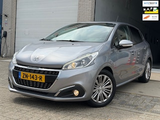 Peugeot 208 1.2 PureTech Signature/ nap/ 1e EIG/ dealeronderhouden/ 1jaar apk/ luxe uitvoering/ zeer nette auto.
