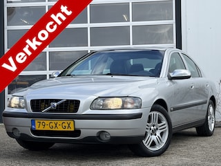 Volvo S60 2.4 Edition 140pk | Nieuwe apk | 5 Cilinder | Boordcomputer | Cruise control | Electronic climate control | Lichtmetalen velgen 16" | Trekhaak | Zeer nette auto!