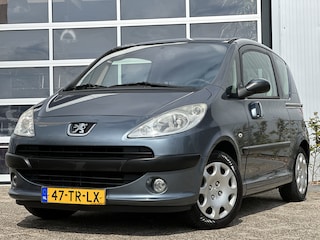 Peugeot 1007 1.4 Gentry 74pk | Nieuwe apk | Airco | Elektrische ramen voor | Radio cd speler | Trekhaak | Leuke auto!