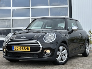 Mini Cooper 1.5 Business 136PK | Airco | Bluetooth | Cruise Control | Elektrische ramen voor | Navigatiesysteem | Stuur multifunctioneel | Zeer nette auto!