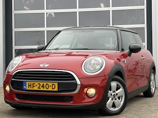 Mini Cooper 1.5 Business 136pk | Nieuwe apk | Dealer onderhouden | Nieuwe apk! | Airco | Bluetooth | Cruise control | Lichtmetalen velgen 15" | Navigatiesysteem | Prachtig exemplaar!