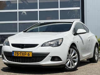 Opel Astra GTC 1.4 Turbo Sport 140pk | Audio-navigatie full map | Bi-xenon koplampen adaptief | Cruise control | Isofix bevestiging voor kinderzitjes | Lichtmetalen velgen 18" | Parkeersensor voor en achter | Leuke auto!