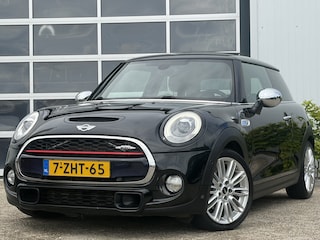 Mini Mini 3-Deurs 2.0 Chili Serious Business 192pk | Akrapovič uitlaat | Bluetooth | Cruise control | Elektrisch schuif-/kanteldak | LED koplampen | Navigatiesysteem full map | Voorstoelen verwarmd | Dealer onderhouden!