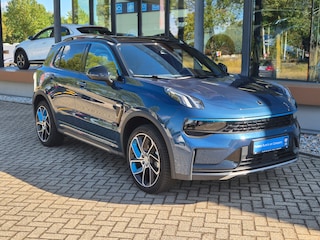 Lynk & Co 01 1.5 / zwarte hemel / panorama dak