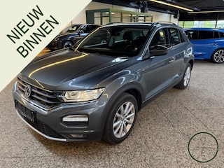 Volkswagen T-Roc 1.5 TSI Style | 51.000KM !! | Camera | Trekhaak | Adaptive | CarPlay |