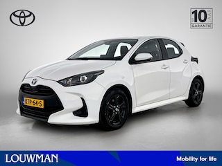 Toyota Yaris 1.5 Hybrid Active | Navigatie | Stoelverwarming | Licht Metalen Velgen | **