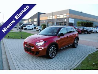 Fiat 600 e La Prima 54 kWh Leder-Clima-Cruise-Navi-Camera-Massage 4100 KM !!