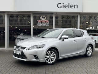 Lexus CT 200h Luxury Line | Leer, Geheugenfunctie, Stoelverwarming, Parkeersensoren, Navigatie, Camera, Licht + Regensensor