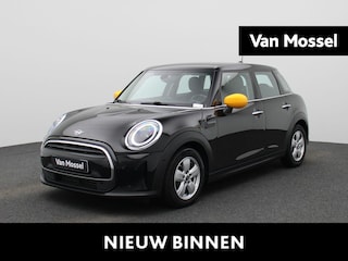 Mini Mini 5-Deurs 1.5 Essential | Navigatie | LMV | Parkeer sensoren | Climate control | Union Jack achterlichten | Bluetooth