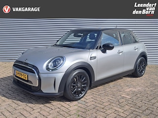 Mini Cooper 5-Deurs 1.5 Camden Edition | Navi | Sensoren | Cruise | DAB | Apple Carplay/Android Auto