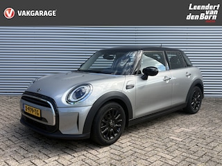 Mini Cooper 5-Deurs 1.5 Camden Edition | Navi | Sensoren | Cruise | DAB | Apple Carplay/Android Auto