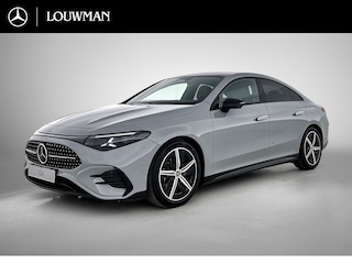 Mercedes-Benz CLA 180 Business Solution AMG | Premium pakket | Nightpakket | Trekhaak | Vast panoramadak | Warmtewerend, donkergetint glas |  URBAN GUARD | 18" vijfspaaks lichtmetalen AMG-velgen |