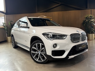 BMW X1 sDrive20i Executive M-PAKKET AUTOMAAT | LEDER | NAVIGATIE |