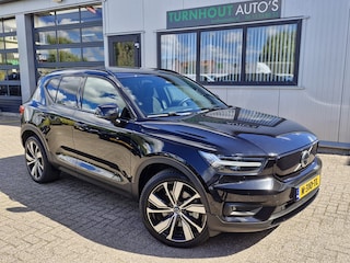 Volvo XC40 Recharge Pro is een luxe, volledig elektrische uitvoering van de populaire compacte SUV. Dit uitgeruste Pro-model biedt extra opties zoals een panoramadak, een 360-graden camera, stuurverwarming en geavanceerde led-verlichting.