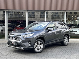 Toyota RAV4 Hybrid 220 AWD Dynamic | Stoelverwarming, Groot scherm, Parkeersensoren, Licht + Regensensor, 1650KG Trekgewicht