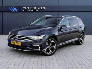 Volkswagen Passat Variant 1.4 TSI PHEV GTE Business | Incl. 12 maanden Garantie | SoH 100 % | Panorama dak | Stoelmassage | Adaptive cruise | Achteruitrijcamera | Keyless entry/start | Stoel/stuur verwarming | Elektrische kofferbakklep | Apple CarPlay/Android Auto | Climate controle | Navigatie | Standkachel | Lederen bekleding | Dodehoekdetectie |