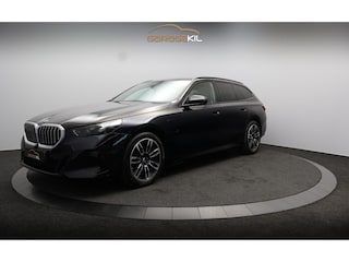 BMW 5-serie Touring 530e M Sport Edition Dealer onderh. / 1ste eigenaar / M-Sport/ Merino leder / Panoramadak / Shadow line / Sfeer verl. / Iconic Glow / Stoel verw. / Elek. stoelen