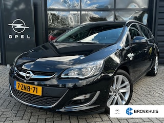 Opel Astra Sports Tourer 1.4 Turbo 120 PK Sport + | TREKHAAK| BROEKHUIS ONDERHOUDEN| AGR COMFORTSTOELEN| DODEHOEK DETECTIE| CAMERA + PARKEERSENSOREN| NAVIGATIE| DAB|