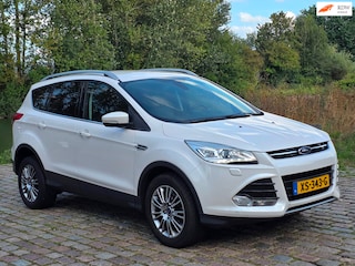 Ford Kuga 1.6 Titanium Plus Zeer netjes leerbekeleding stoelverwarming navigatie parkeer sensor trekhaak cruis control