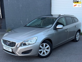 Volvo V60 1.6 T3 Kinetic PANORAMADAK/DEALERONDERHOUDEN/NAVI/CRUISE