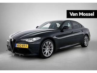 Alfa Romeo Giulia 2.0T 200pk Sprint | AUTOMAAT | ACHTERUITRIJCAMERA | APPLE CARPLAY - ANDROID AUTO | HALF LEDER | PARKEERSENSOREN | DAB RADIO | ADAPTIVE CRUISE CONTROL | BI XENON |