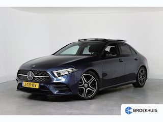 Mercedes-Benz A-klasse 180 Business Solution AMG | Open Dak | Trekhaak | Sfeerverlichting | Sportstoelen | Camera | Clima | Navi | Stoelverwarming | LED | DAB | Lichtmetalen Velgen | Parkeersensoren V+A