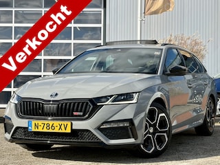 Skoda Octavia Combi 2.0 TSI iV RS 245pk | Virtual Cockpit | Apple Carplay/Android Auto | Cruise control adaptief | DAB | LED koplampen | Navigatiesysteem full map | Sfeerverlichting | Voorstoelen verwarmd | Dealer onderhouden!